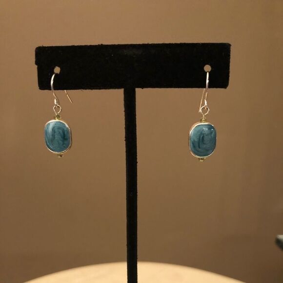 6/$30 Bundle| Dangle Earrings - Picture 2 of 2
